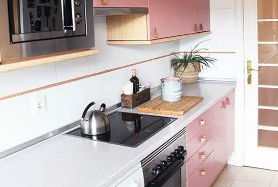 Cómo pintar muebles de cocina y baño