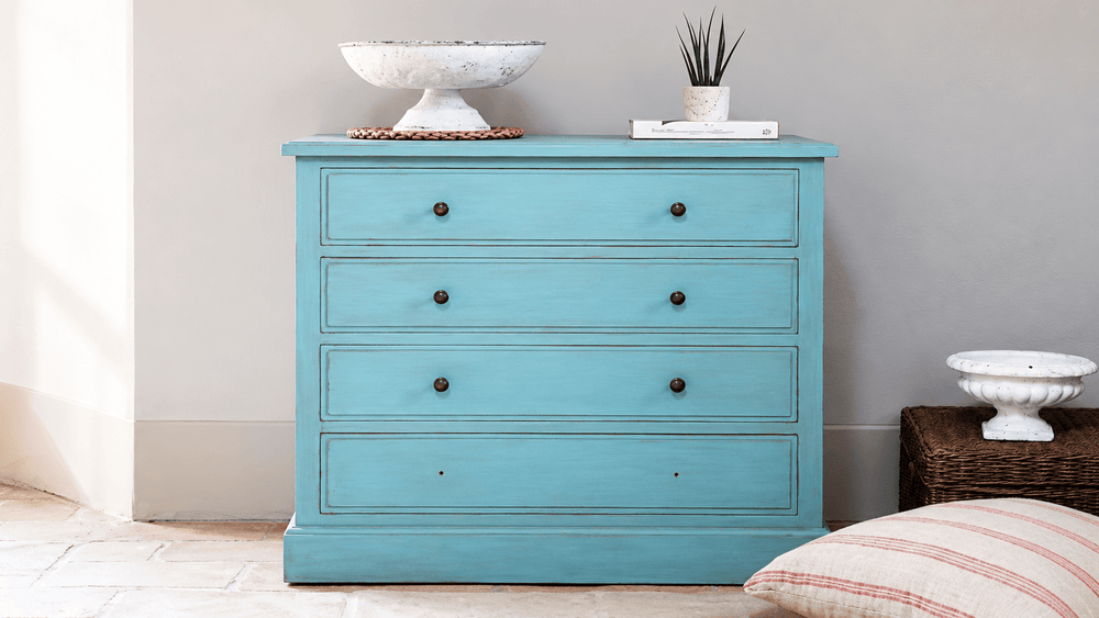 Cómo pintar muebles con Chalk Paint y pátina de cera